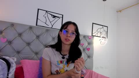 natalia online show from April 2026 04:04:02 PM