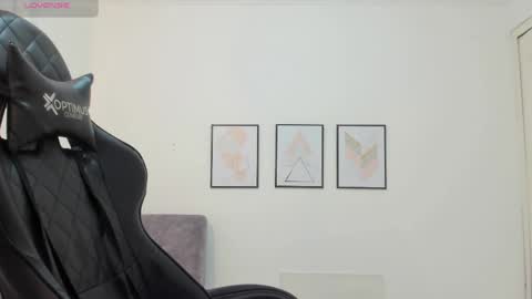 Nathalia online show from April 2026 05:57:01 PM