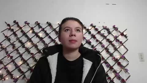 Natalia Walker online show from January 2026 12:43:01 PM