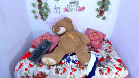 nataliaandjulliam online show from November 2025 05:28:02 AM