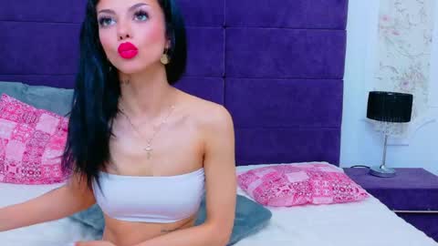 nataliacroft online show from April 2026 02:46:02 PM