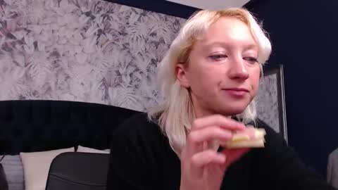 Natalie online show from December 2025 08:23:01 AM