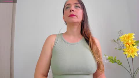 Snapshot of natalie_cowens chatting on December 2024 07:38:02 PM Natalie online show from December 2024 07:38:02 PM