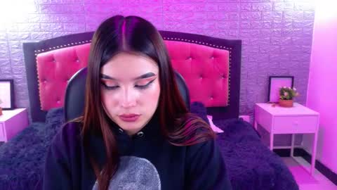 natalie  online show from November 2025 03:05:01 AM