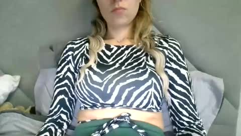 Snapshot of nataliexo111 chatting on September 2025 02:06:01 PM Natali online show from September 2025 02:06:01 PM