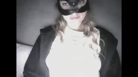 Snapshot of nataliexo111 chatting on September 2025 04:01:02 PM Natali online show from September 2025 04:01:02 PM