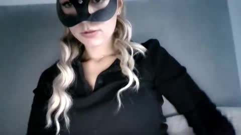 Snapshot of nataliexo111 chatting on October 2025 03:29:01 PM Natali online show from October 2025 03:29:01 PM