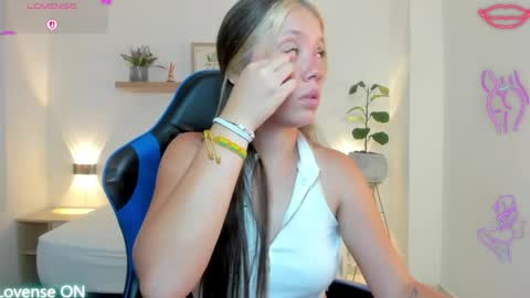 Snapshot of nataly_rodri chatting on May 2026 03:45:02 AM Nataly online show from May 2026 03:45:02 AM