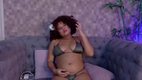 Snapshot of nataly_velez chatting on November 2025 07:35:01 PM Naty online show from November 2025 07:35:01 PM