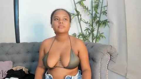 Snapshot of nataly_velez chatting on December 2025 07:22:01 PM Naty online show from December 2025 07:22:01 PM