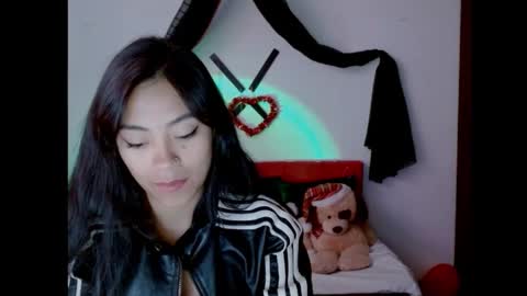 Nataly Escobar online show from March 2025 12:04:02 PM