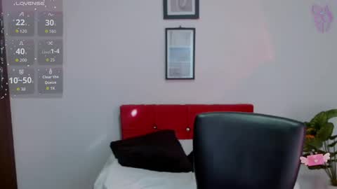 Nataly Escobar online show from November 2025 01:11:01 PM