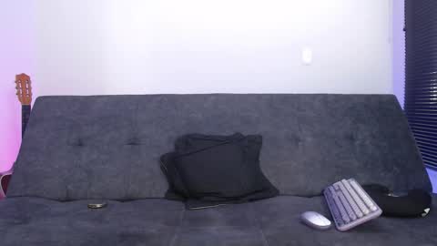   online show from November 2025 08:09:01 PM