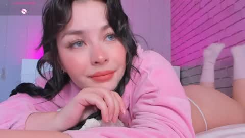 Snapshot of natalyhayes chatting on April 2026 07:11:01 AM Nataly online show from April 2026 07:11:01 AM