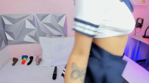 Natasha  online show from November 2025 01:57:01 PM