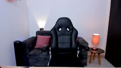 Snapshot of nathalie_29 chatting on February 2025 03:00:01 PM NATHALIE online show from February 2025 03:00:01 PM