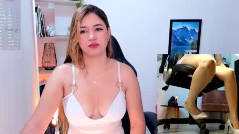 Snapshot of nathalie_29 chatting on October 2025 12:02:02 PM NATHALIE online show from October 2025 12:02:02 PM