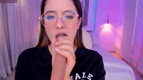 Snapshot of nathalie_rivers chatting on April 2026 12:29:02 PM NATHALIE online show from April 2026 12:29:02 PM