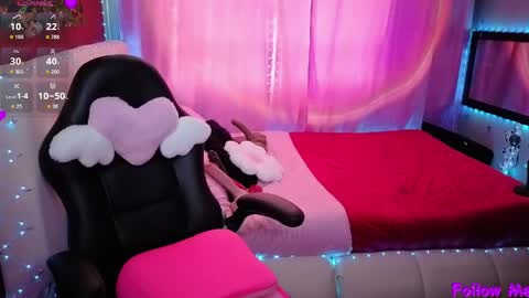 Nathalie online show from April 2026 07:04:02 PM