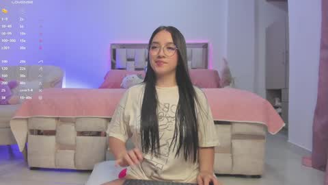 Snapshot of nathaly_star04 chatting on January 2025 03:05:01 AM online show from January 2025 03:05:01 AM