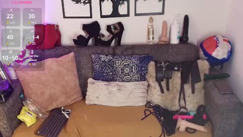 Snapshot of nathaly_stepmom chatting on June 2026 12:47:02 PM Natha online show from June 2026 12:47:02 PM