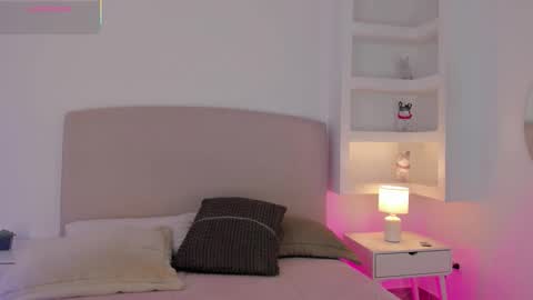 NATHALY  online show from November 2025 10:38:02 AM