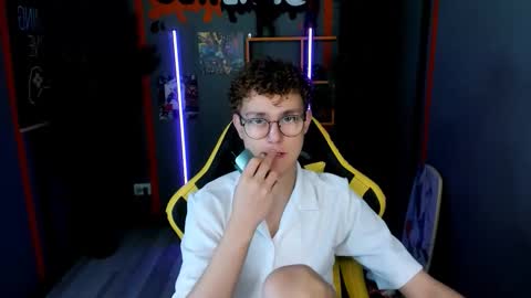 Nathan online show from November 2025 05:39:01 AM