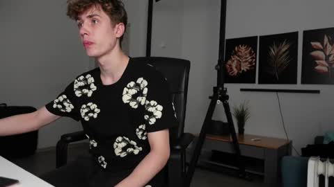 Snapshot of nathan_rusu chatting on November 2025 09:13:01 PM NATHAN RUSU online show from November 2025 09:13:01 PM