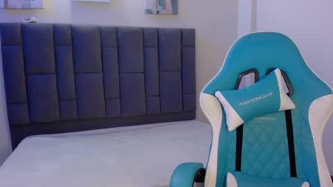 natti_bluee online show from April 2026 02:20:02 AM