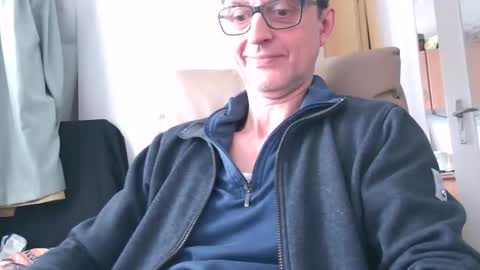 naturista25 online show from November 2025 12:05:01 PM