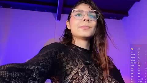 Naty Saenz online show from November 2025 09:42:02 AM