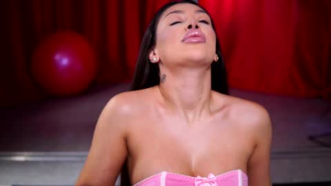 Naty online show from January 2025 07:51:02 PM