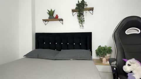 Emily online show from November 2025 03:55:01 PM