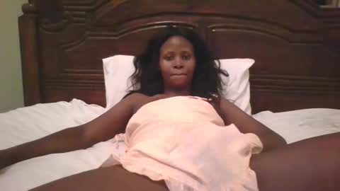 Snapshot of naughty_babe000 chatting on October 2025 05:04:02 AM alisha online show from October 2025 05:04:02 AM