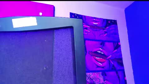 Snapshot of naughty_em_17 chatting on July 2026 10:47:02 PM Em please help me reach 100 thumbs up 3 online show from July 2026 10:47:02 PM