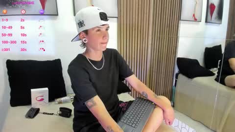 Snapshot of naughty_girlwd chatting on December 2025 04:40:01 AM sam online show from December 2025 04:40:01 AM