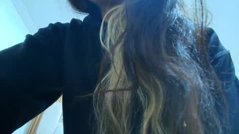 Kitten online show from April 2026 10:52:02 AM