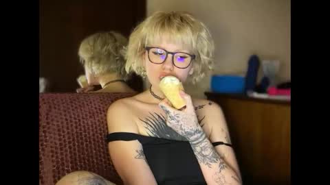 NaughtyLayla666 online show from June 2026 11:17:01 PM
