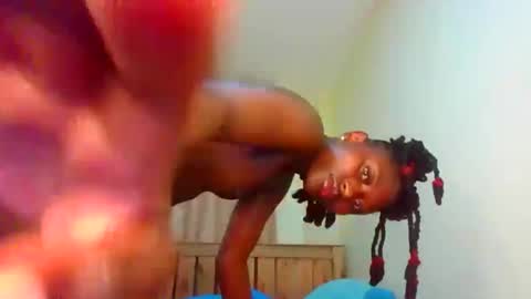 Snapshot of naughtyqueen12 chatting on October 2025 01:42:02 AM naughtyqueen12 online show from October 2025 01:42:02 AM