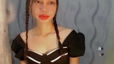 Snapshot of naughtysunshinepinay chatting on April 2026 01:32:01 AM Celine online show from April 2026 01:32:01 AM
