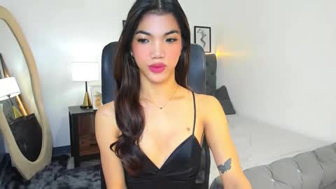Snapshot of naughtyvixennova chatting on October 2025 06:36:01 AM Cassie online show from October 2025 06:36:01 AM
