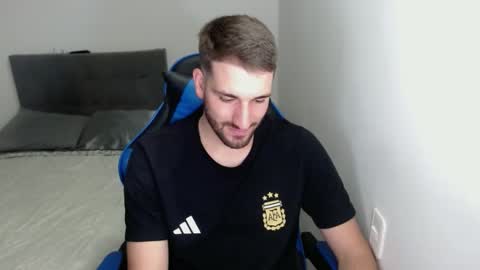 Snapshot of naugthy18boy chatting on February 2025 07:53:02 PM Nico online show from February 2025 07:53:02 PM