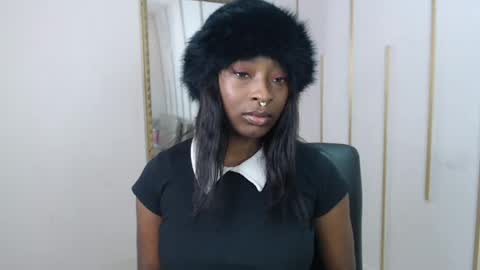 Nayaris 3 online show from May 2026 04:14:01 PM