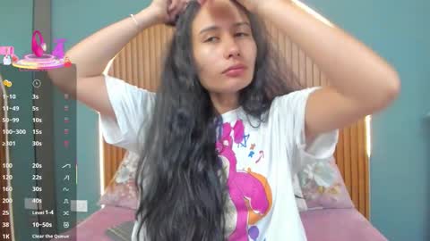 Snapshot of nayecloud chatting on December 2025 03:46:02 AM Naye online show from December 2025 03:46:02 AM