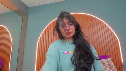 Snapshot of nayecloud chatting on February 2026 03:59:02 AM Naye online show from February 2026 03:59:02 AM