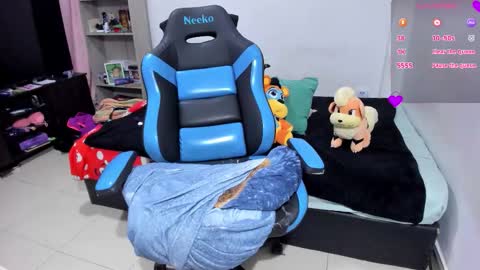 Geek Nicole    im Neeko UwU online show from November 2025 02:50:01 PM