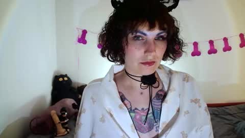 nefertiti_queen online show from March 2026 10:53:01 PM
