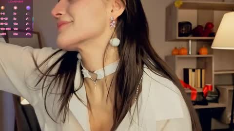 Vicky and Beatrice online show from April 2026 07:33:02 PM