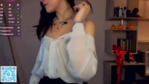 Vicky and Beatrice online show from April 2026 07:58:01 PM