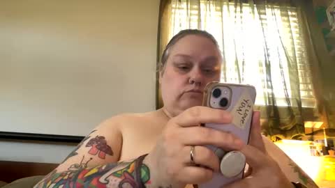 Snapshot of nellatlas chatting on May 2026 04:23:02 PM Nellie Atlas online show from May 2026 04:23:02 PM